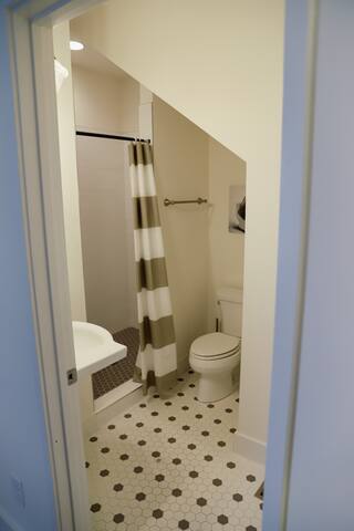 Trendy West Nash Home Close to DT – The Pink Goat gallery image 5