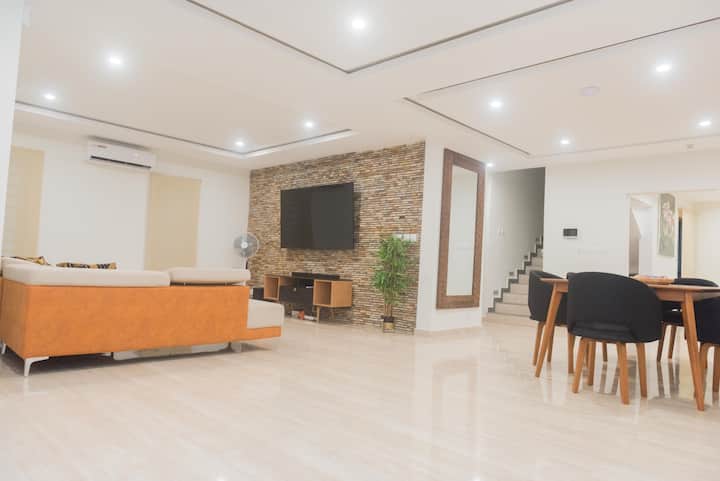 Villa De Luxe -Piscine, Salle Cinema - Bingerville - Abidjan