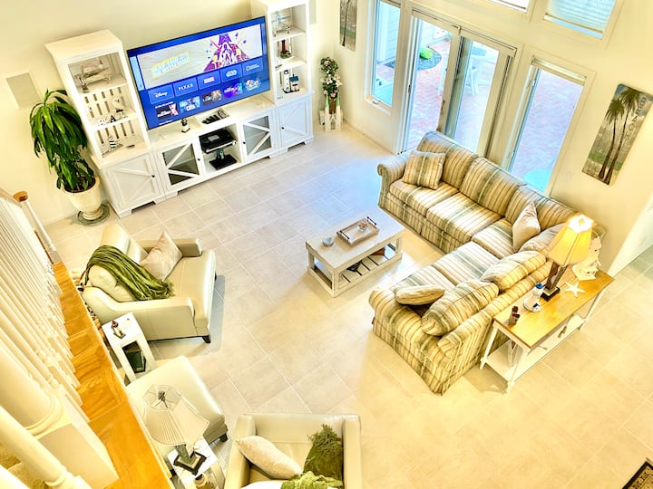 Spacious 10-guest Home – Beach Living, 5-min Walk! - Huntington Beach, CA