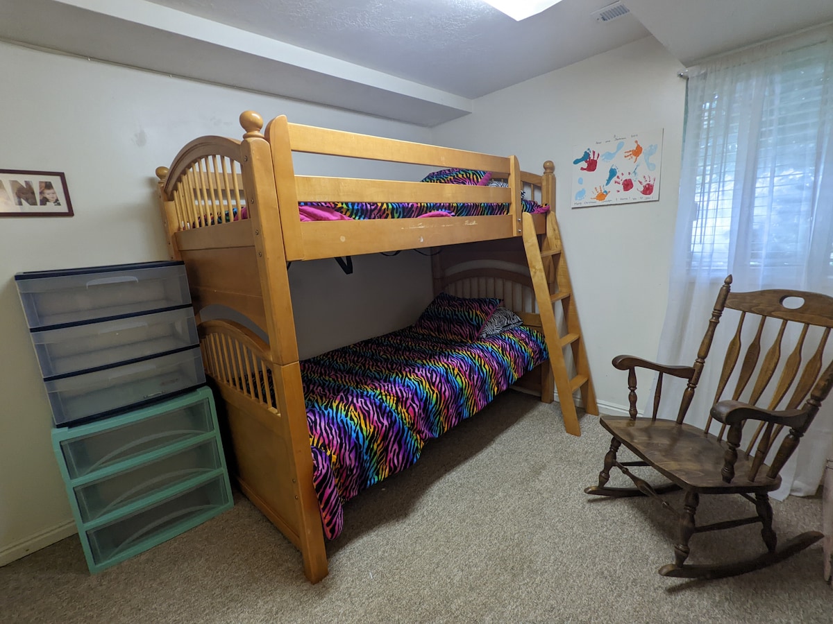 Habitación en la selva con literas