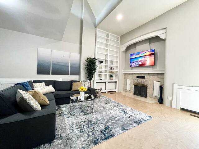 GROUP LUX in Old Town/Gold Coast (+private roof) gallery image 2