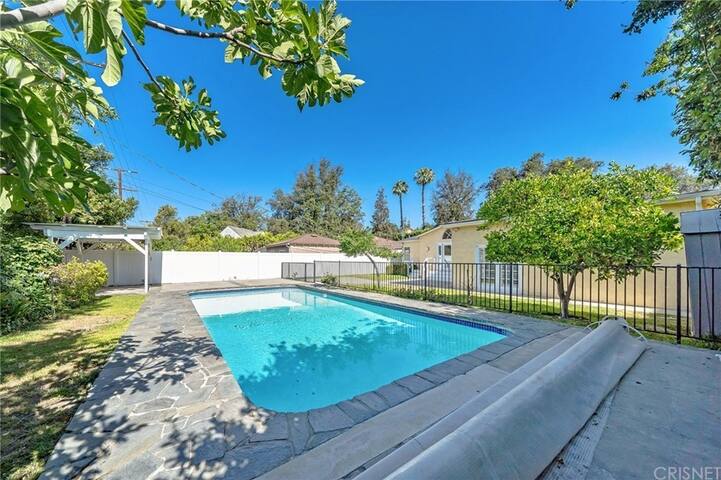 Prime location house w/pool 7 mins from Universal gallery image 2