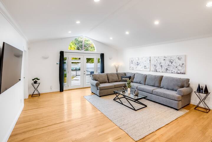 Prime location house w/pool 7 mins from Universal gallery image 4