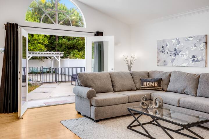 Prime location house w/pool 7 mins from Universal gallery image 3