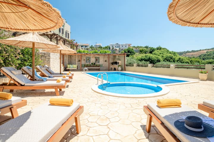Dafni Villa, a Blissful Retreat with 40m² Pool