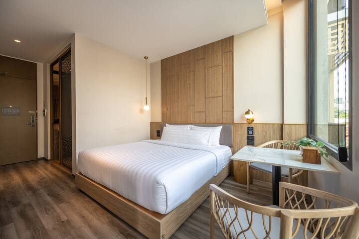 4 Deluxe Room Crystal Pool View! gallery image 5