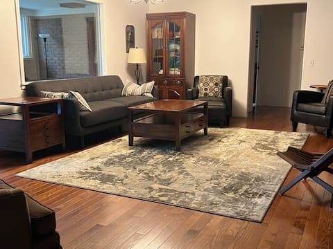 Classic Ranch Retreat 5 Miles from the Stadium