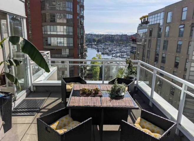 Entire Penthouse Floor with Views | Decks gallery image 5