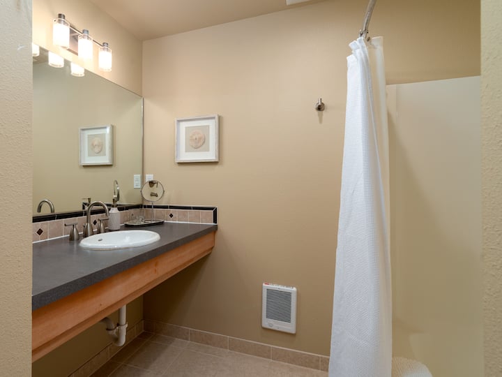 Walking Distance Downtown-studio Dogwood - Bainbridge Island, WA