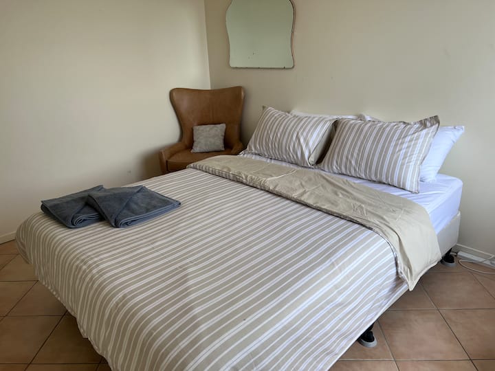 一楼标准双人床卧室