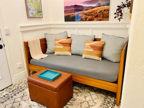Top performing Airbnb: Charming eco-friendly guest suite near the beach! in Carmel By The Sea