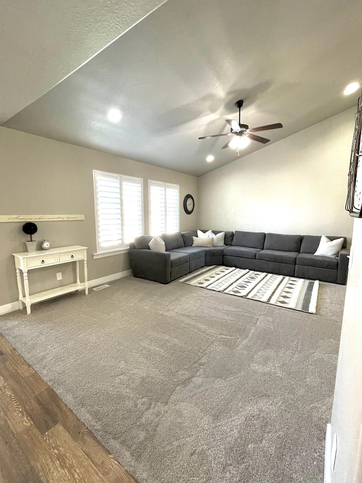 6 Bedroom Rambler Near Uvu, Byu, & Golf Course - Provo, UT