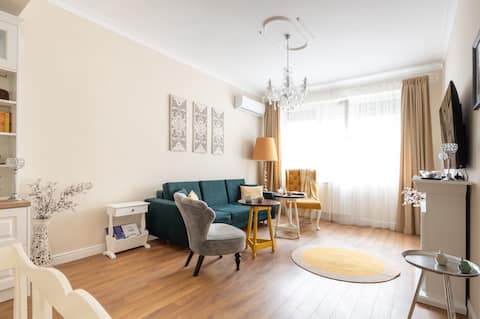 Boutique top central apt. with elevator-3br/2ba