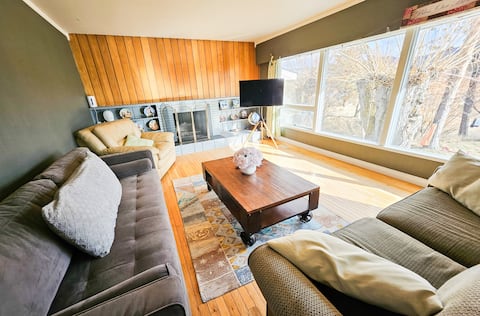 Entire Hillside house In Merritt | Sleep 6