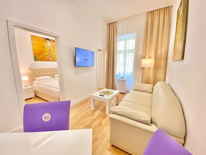 Steiner Residences Nestroyplatz Two-bedroom Apt. - Viena