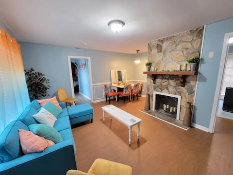 Top Airbnb: King Bed. Cozy Boho Vibe. 11 mins to Downtown ATL. in Belvedere Park