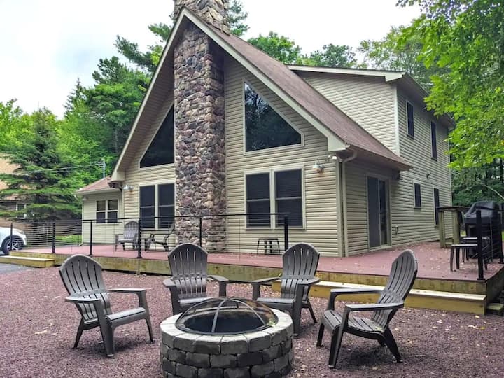 Huge Chalet In Lake Harmony with Beach/Lake Access Houses for Rent in Lake Harmony