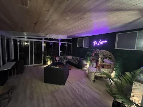 Successful Airbnb property: Private beach Port Franks Secluded Retreat+Hot Tub in Lambton Shores