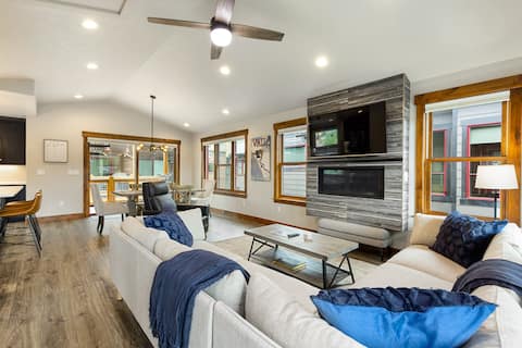 Top performing Airbnb: NEW! Single family home w/ Rooftop Deck & Hot Tub in Frisco