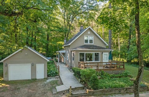 Lakefront Emerald Cottage| 3BR/2BA | Sleeps 10