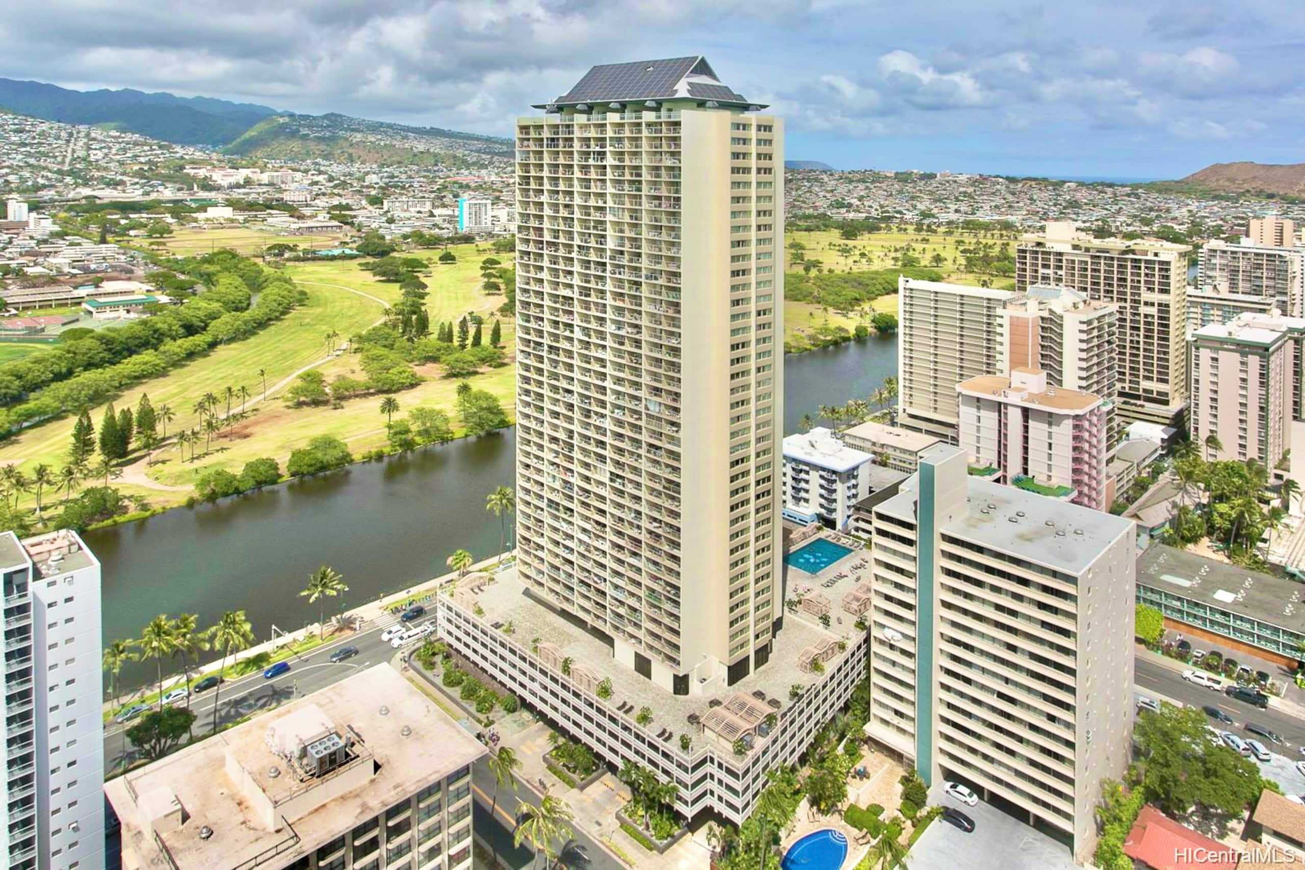 Condo in Honolulu · ★4.88 · Studio · 2 beds · 1 private bath - Image 31
