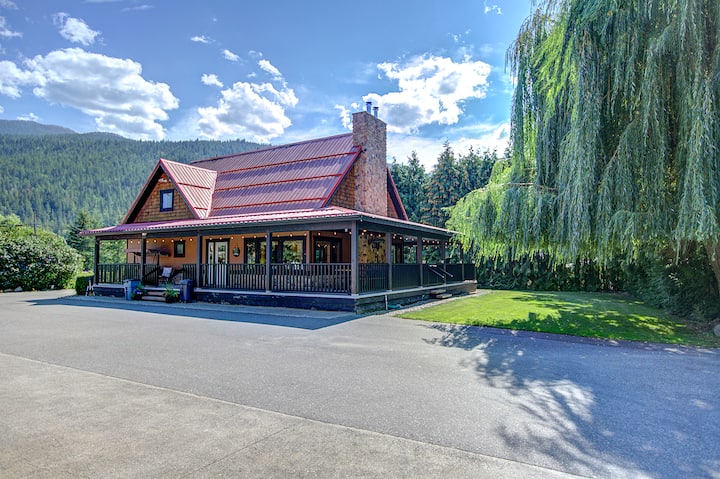 Blue Owl Villa at the entrance to Owlhead Mountain