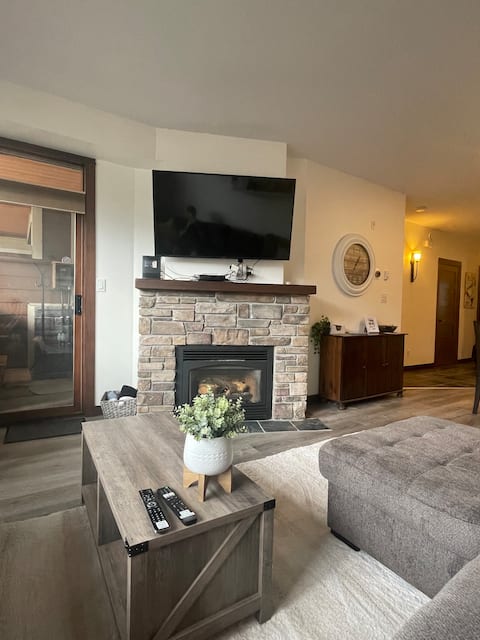 Top performing Airbnb: P+J’s Sun Peaks Retreat in Sun Peaks Mountain