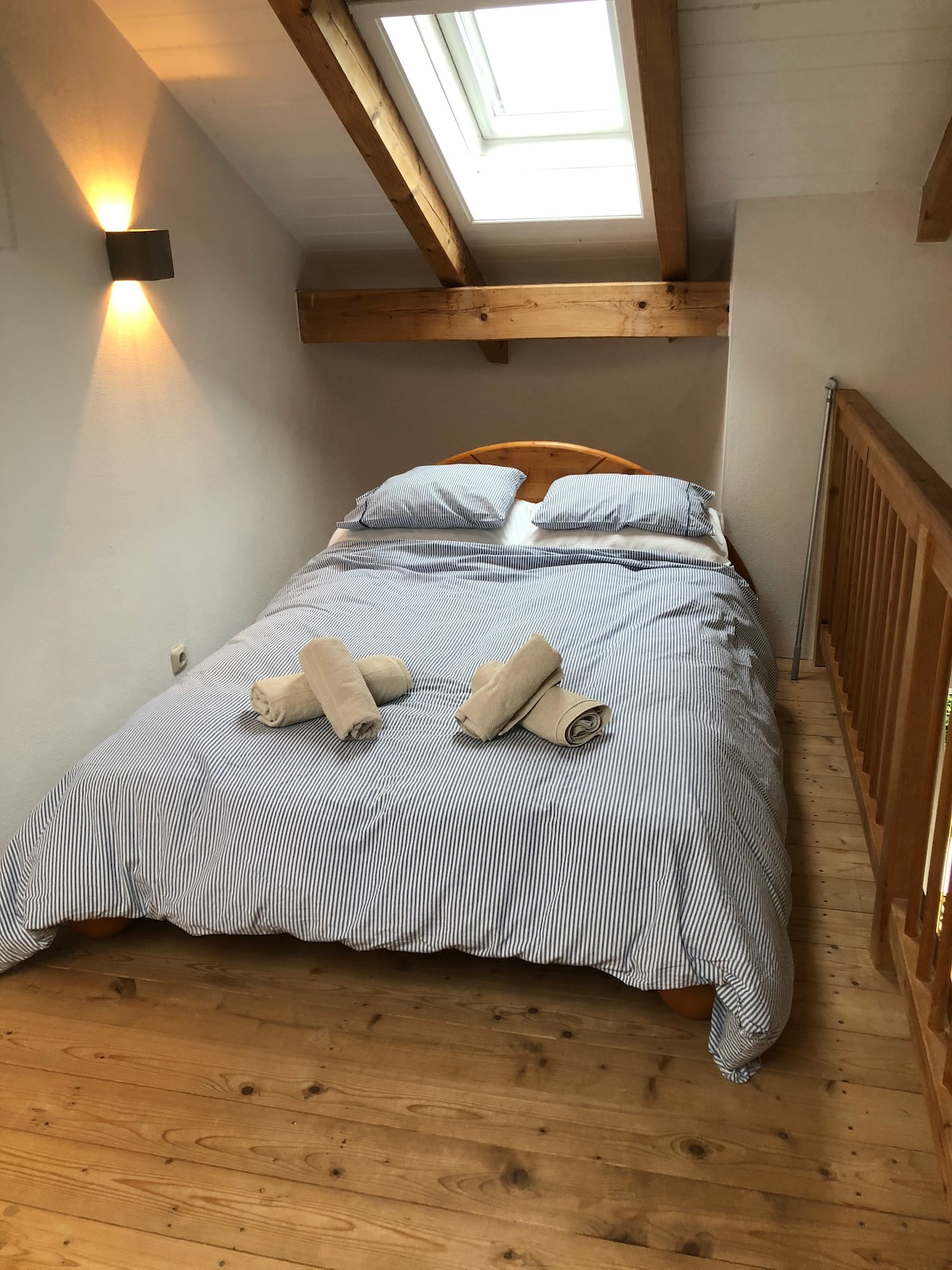 Удобно двойно легло (140 см x 200 см)