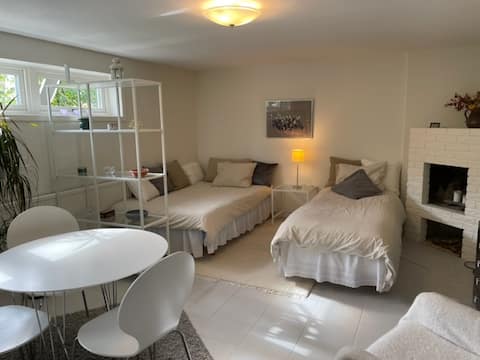 Top Airbnb: Apartment in villa, private entrance, in pleasant area in Täby