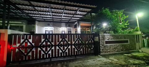 Shazia House, Syariah, Cozy Home with Private Pool