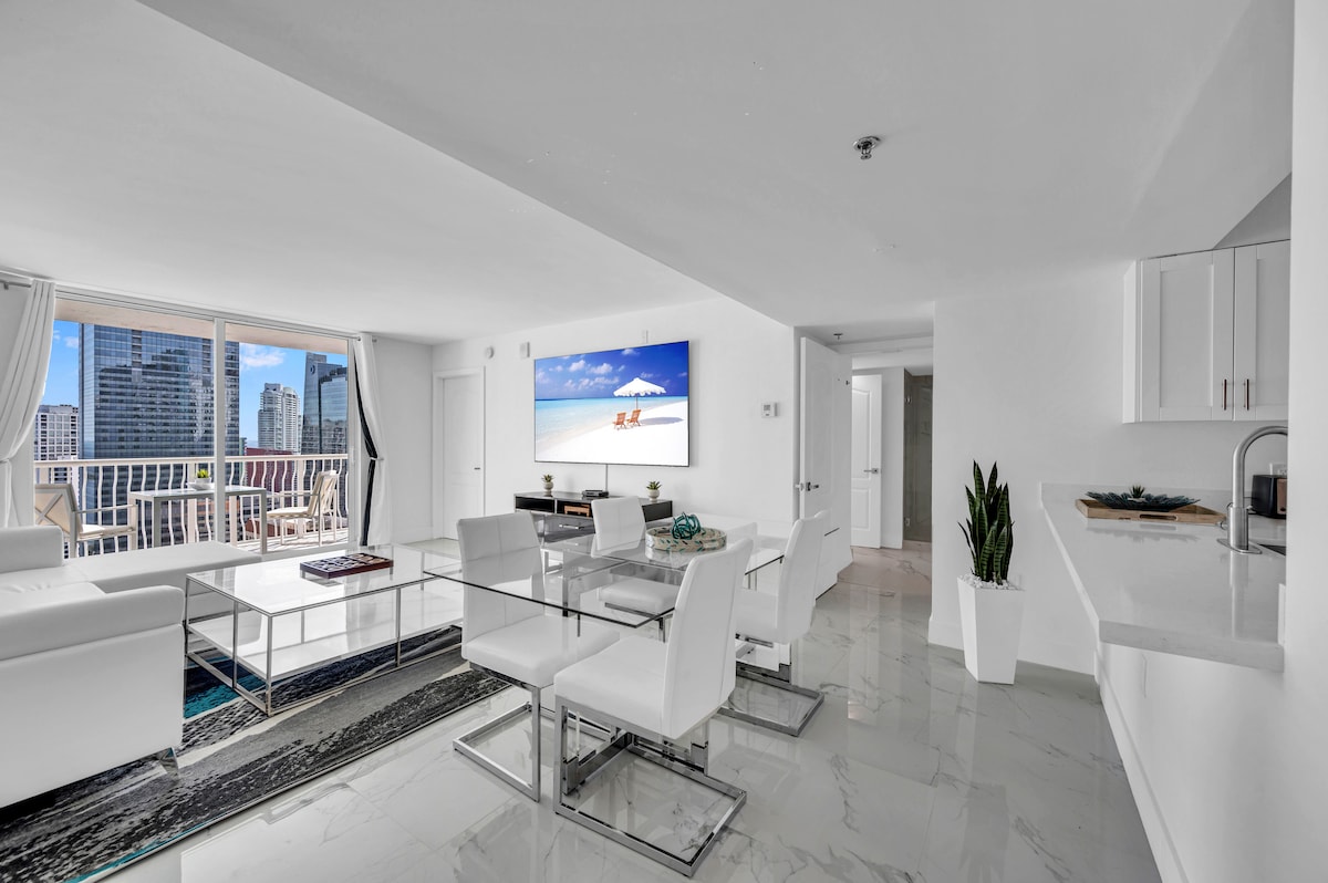 Curated visual reference: Elite Condominiums With Private Private Studios Reference: Luxurious 34Th Floor Ocean View Private Unit