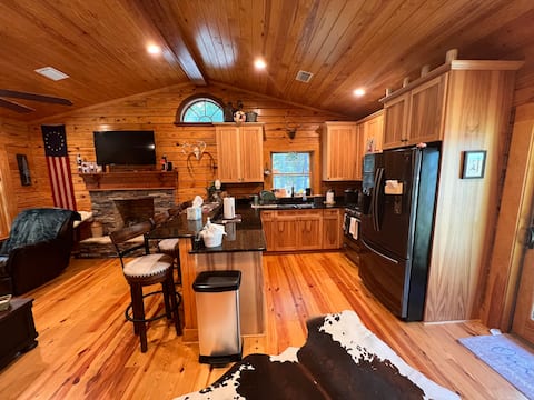 Top Airbnb: Cozy cabin in the Georgia pines! Retriever kennels in South Georgia