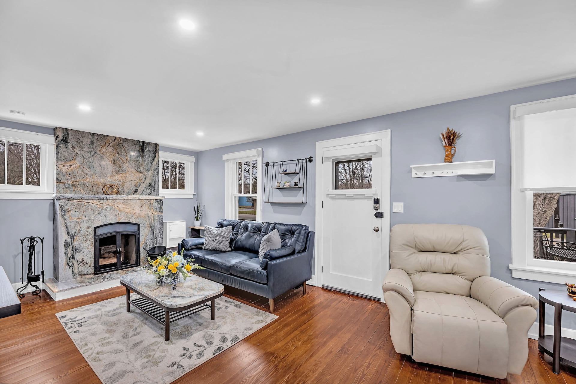 Comfy home with chef kitchen, office, washer/dryer
