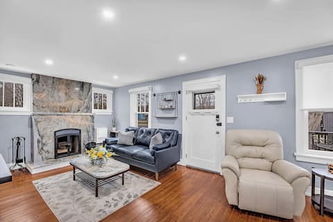 Comfy home with chef kitchen, office, washer/dryer