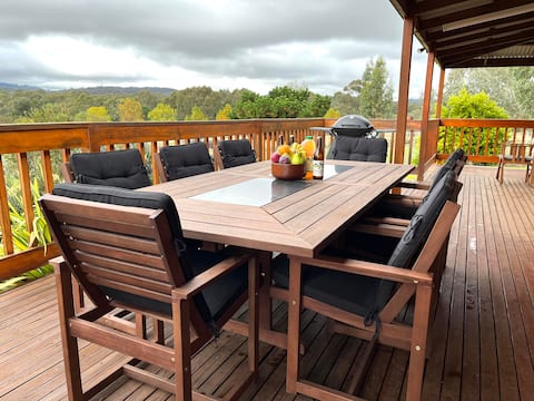 Country 3 bedroom home, games entertainment barn.