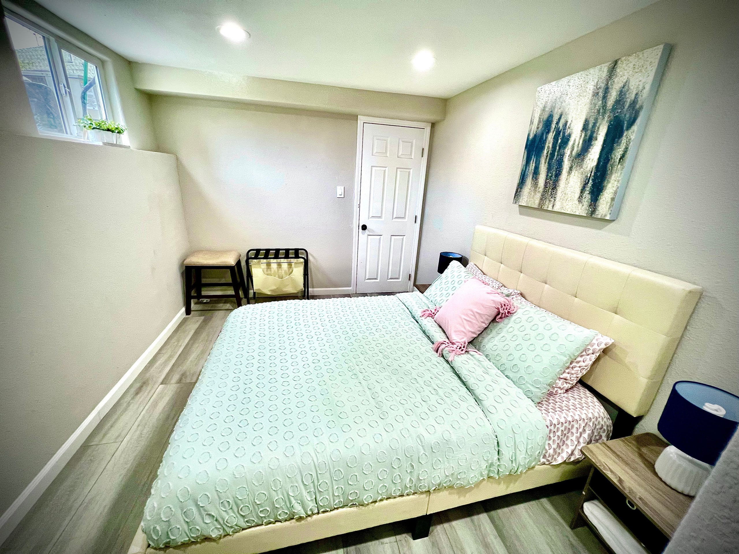Spacious 8BR Home with Pool Table & Private Unit - Photo 30
