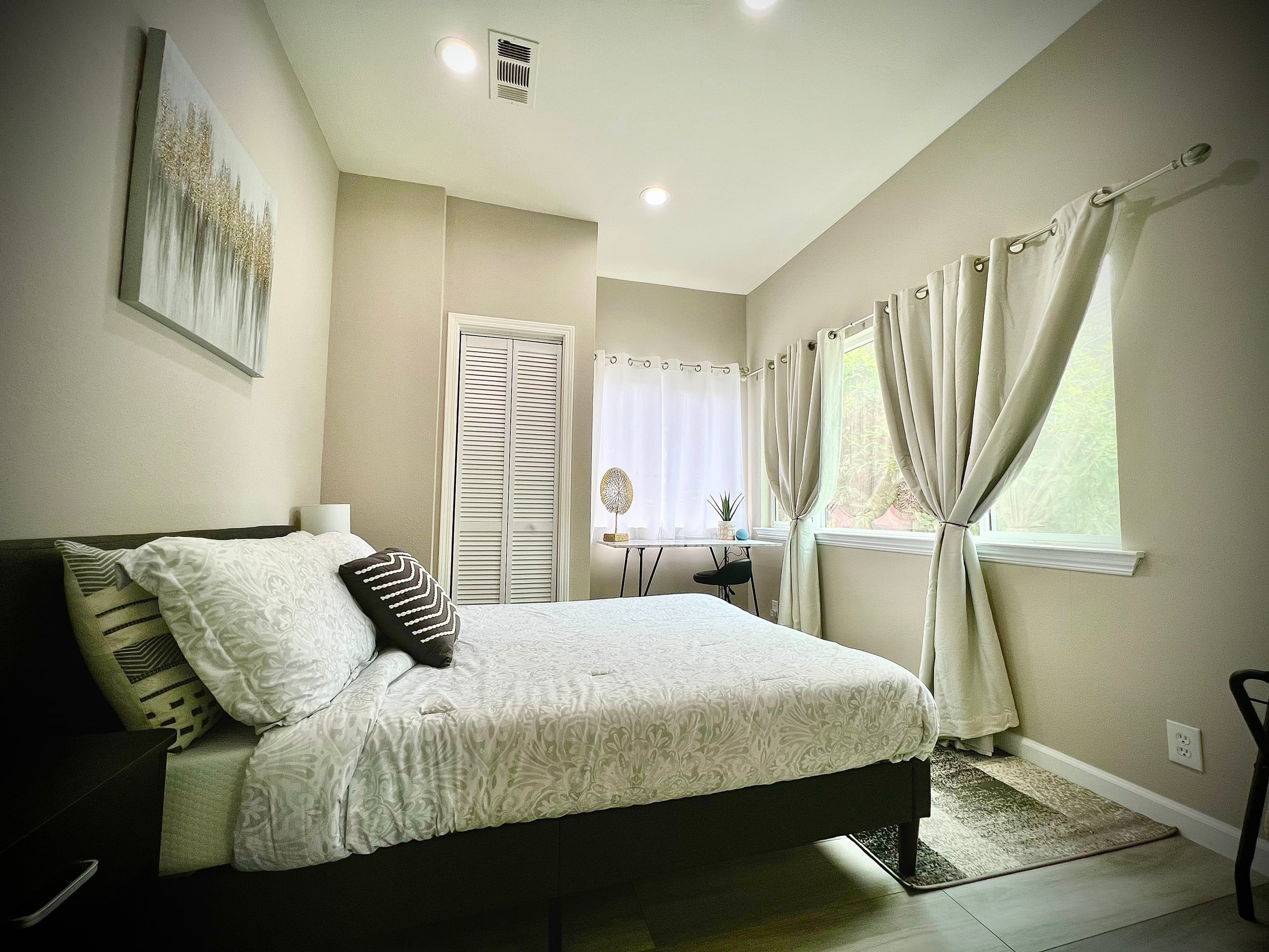 Spacious 8BR Home with Pool Table & Private Unit - Photo 12