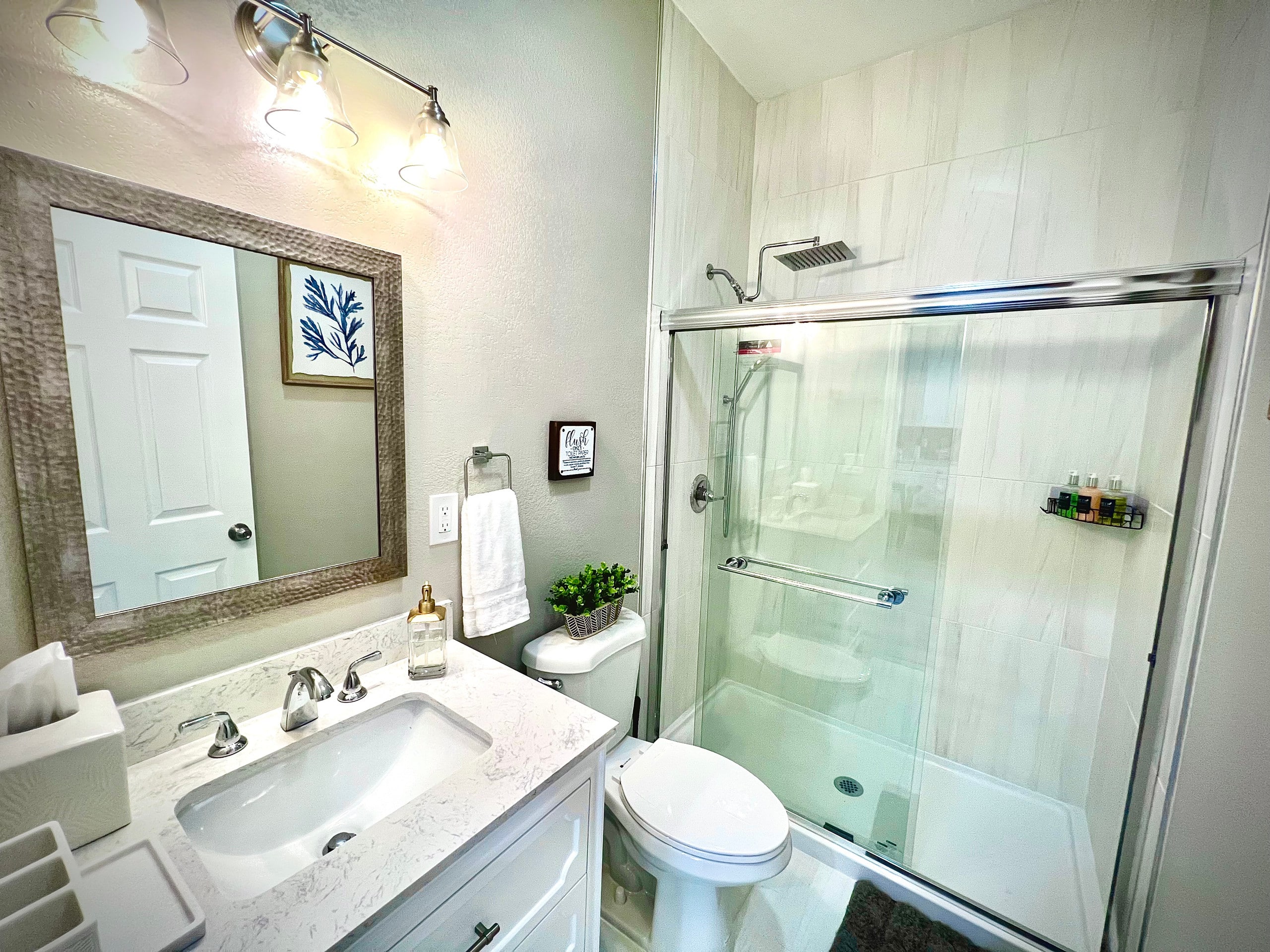 Spacious 8BR Home with Pool Table & Private Unit - Photo 6