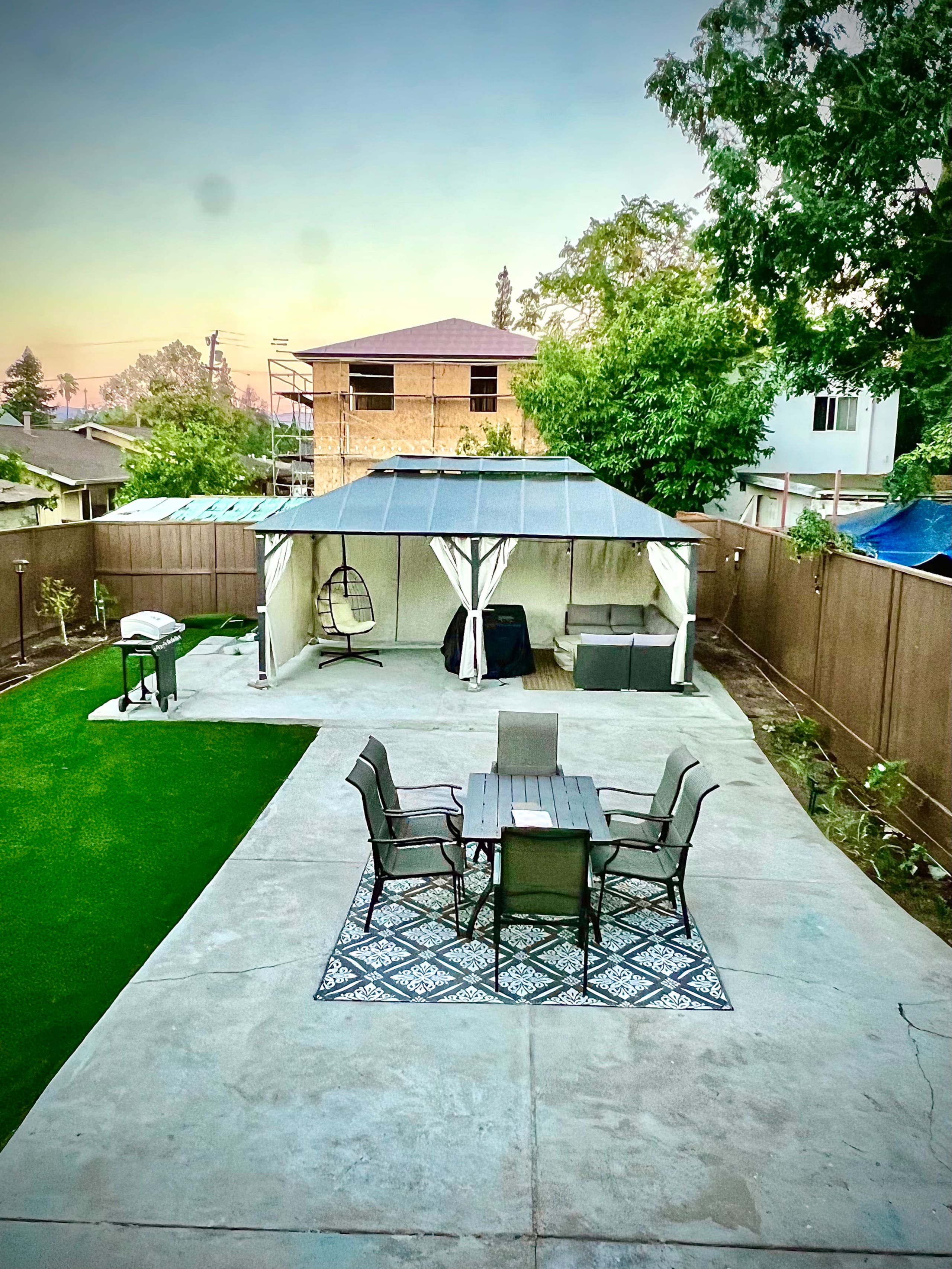 Spacious 8BR Home with Pool Table & Private Unit - Photo 32