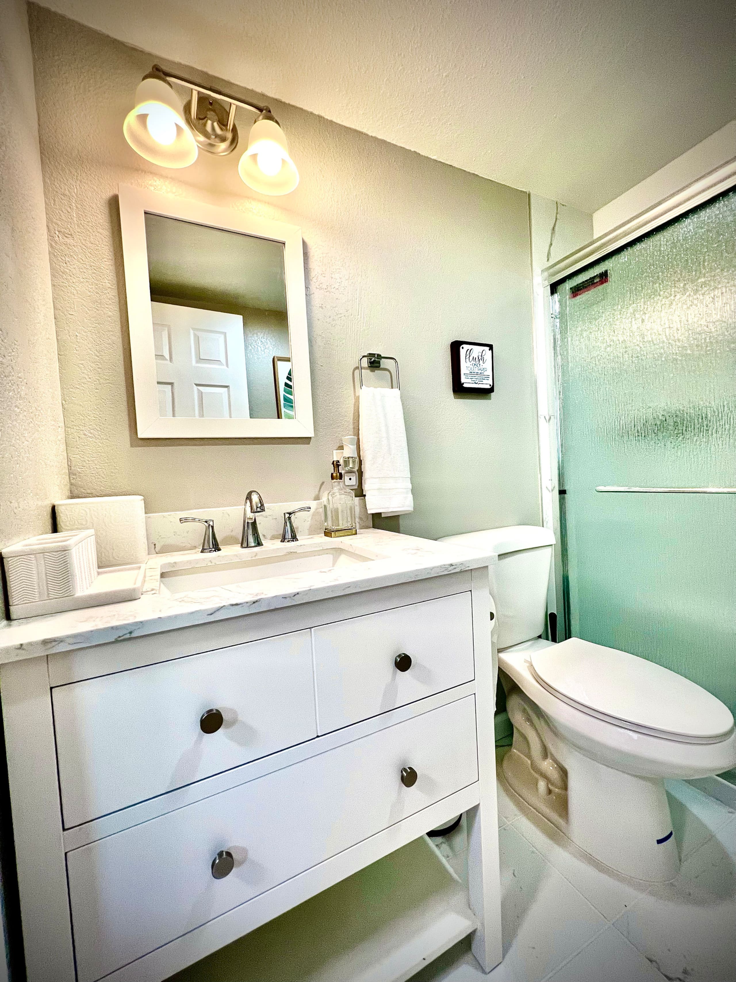 Spacious 8BR Home with Pool Table & Private Unit - Photo 28