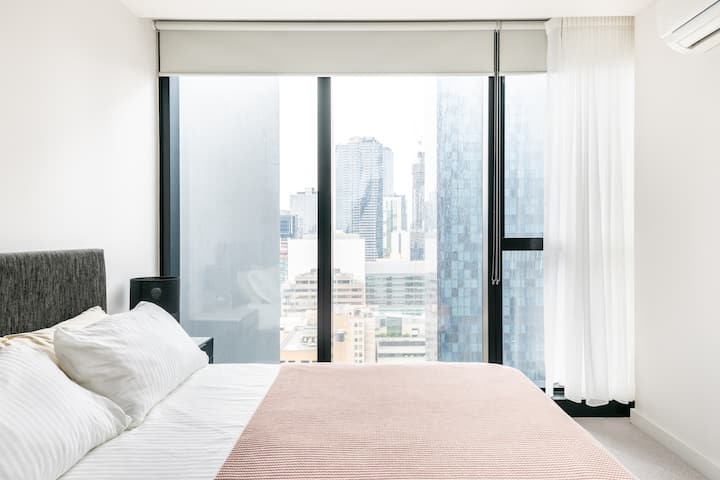 Glavna privatna spavaća soba s bračnim krevetom