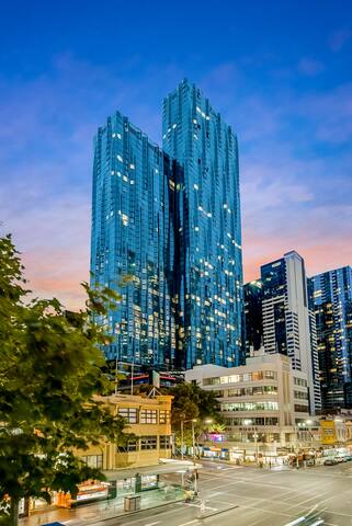 Heart CBD, City View 2 Bedrooms 2 Baths