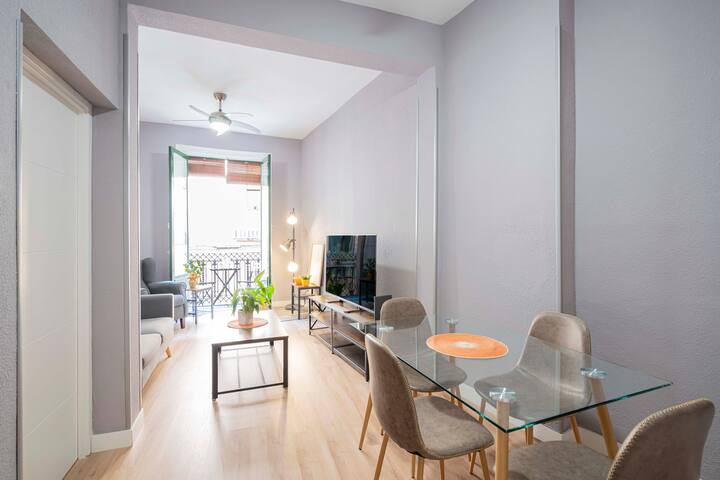 Beautiful apartment in Malasaña. gallery image 3