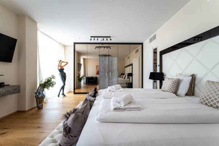 HM | Exclusive 2BR Skyline Penthouse gallery image 5