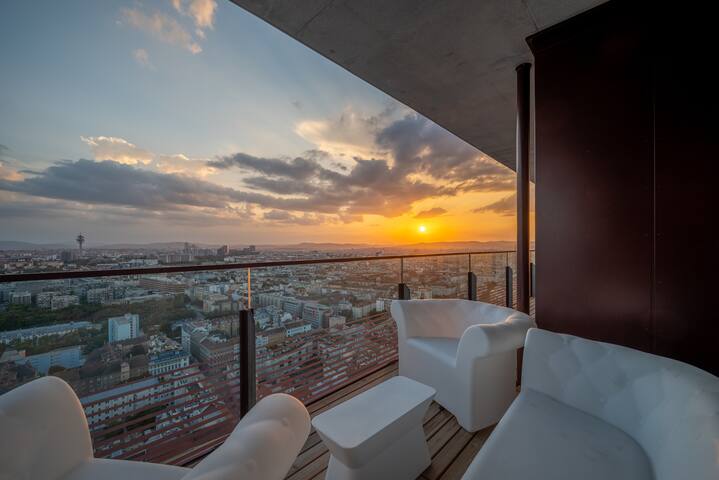 HM | Exclusive 2BR Skyline Penthouse gallery image 4