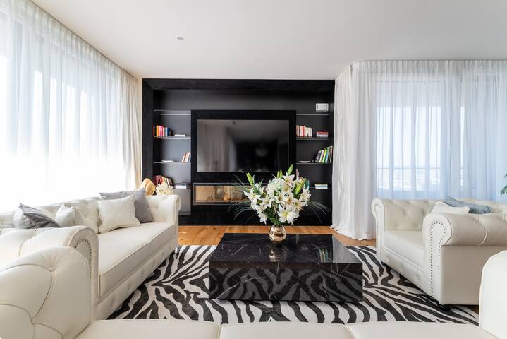 HM | Exclusive 2BR Skyline Penthouse gallery image 3