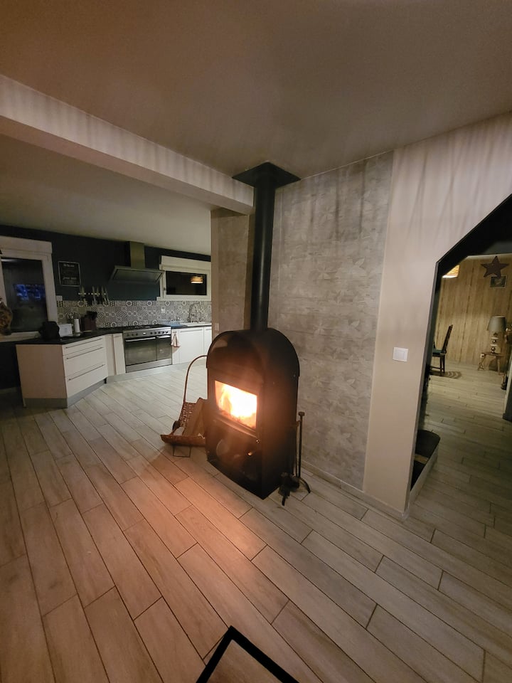 نحن نقدم الخشب