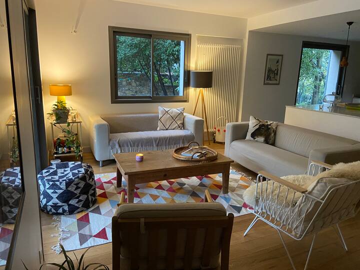 Maison Familiale Climatisée Avec Piscine Et Jardin - Nîmes