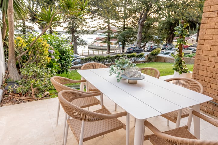 3 Bedroom Beachfront Manly Garden Apartment gallery image 3