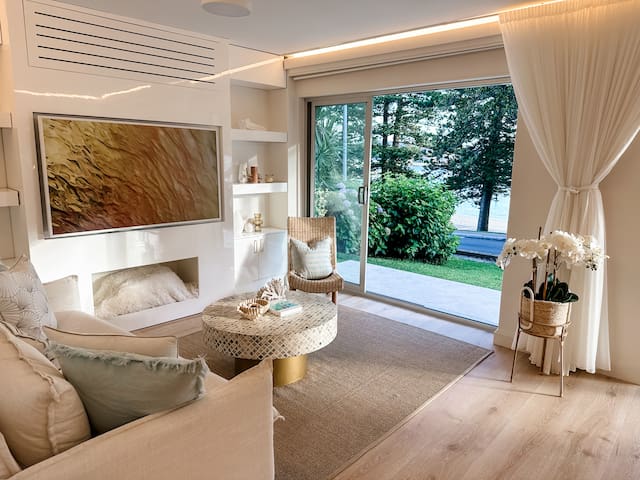 3 Bedroom Beachfront Manly Garden Apartment gallery image 2